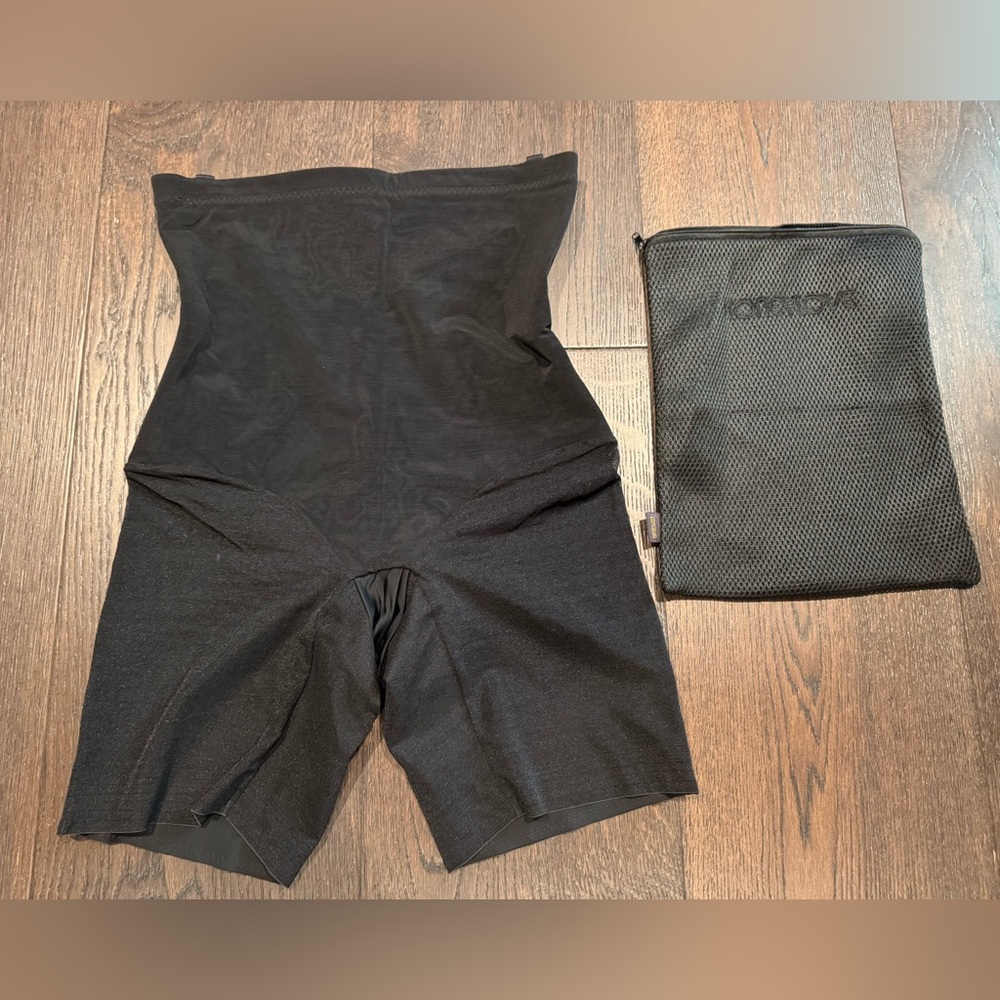 Honeylove Black High-Waist Shaping Shorts with Zip Pouch